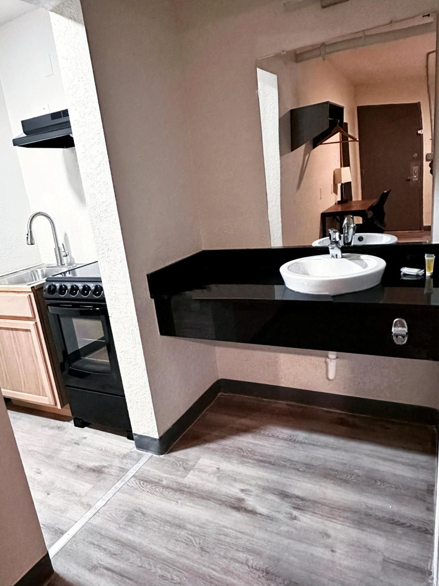 Studio City Suites, A Travelodge By Wyndham Texarkana Eksteriør billede